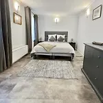 Luxury Saint-honore - Rentaway